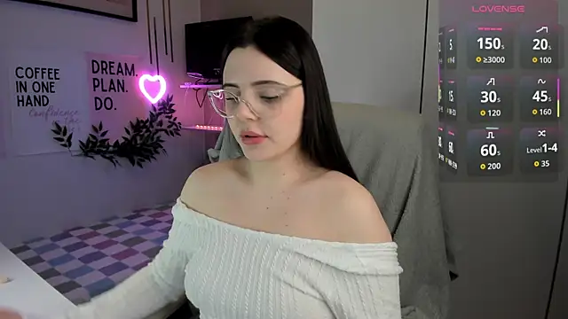 Snapshot of LiaWoow chatting on 01-10-26, 02:41 LiaWoow online show from 01-10-26, 02:41