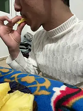 Snapshot of HitShelf chatting on 01-13-26, 11:10 HitShelf online show from 01-13-26, 11:10