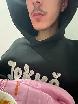 Snapshot of HitShelf chatting on 02-28-26, 01:17 HitShelf online show from 02-28-26, 01:17