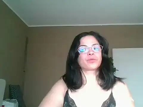 ITALIANASISIXX online show from 04-15-26, 07:15