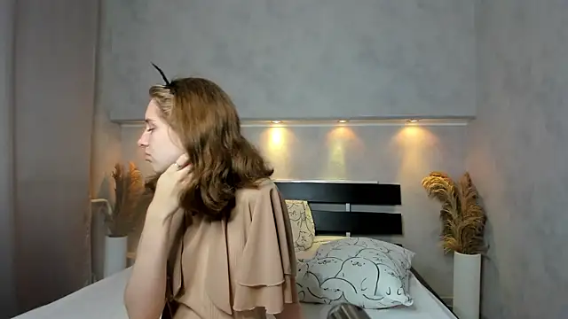 Snapshot of Camilla_Kelly chatting on 09-15-25, 12:21 Camilla Kelly online show from 09-15-25, 12:21
