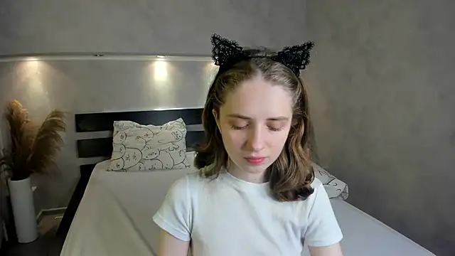 Snapshot of Camilla_Kelly chatting on 10-06-25, 01:03 Camilla Kelly online show from 10-06-25, 01:03