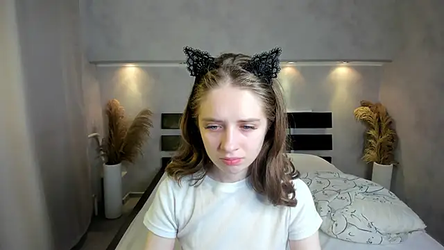 Snapshot of Camilla_Kelly chatting on 10-08-25, 01:14 Camilla Kelly online show from 10-08-25, 01:14