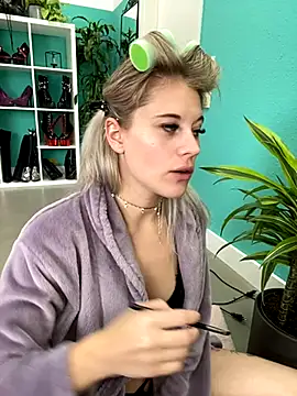 Snapshot of TheRealJessyLey chatting on 10-03-25, 09:17 TheRealJessyLey online show from 10-03-25, 09:17