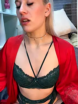 Snapshot of TheRealJessyLey chatting on 10-28-25, 07:23 TheRealJessyLey online show from 10-28-25, 07:23