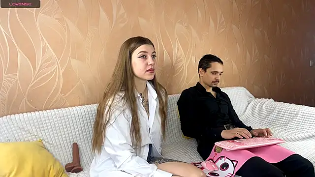 Snapshot of VelvetMiley chatting on 11-28-25, 04:04 VelvetMiley online show from 11-28-25, 04:04