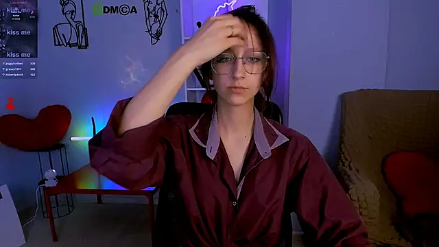 Snapshot of lau_ra_queen chatting on 11-28-25, 01:30 lau ra queen online show from 11-28-25, 01:30