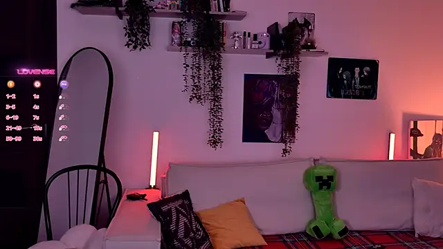 Lollyshy online show from 11-22-25, 09:19