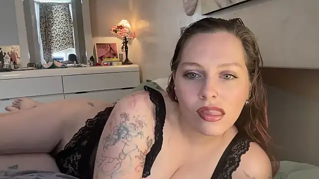 strawberrylemonadexoxo online show from 10-29-25, 07:04