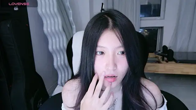 Snapshot of rainybb chatting on 09-08-25, 03:00 rainybb online show from 09-08-25, 03:00