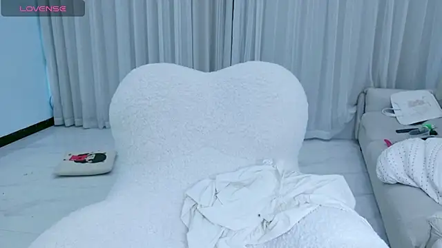 Snapshot of rainybb chatting on 10-19-25, 09:43 rainybb online show from 10-19-25, 09:43