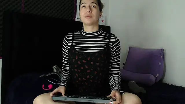 karlamoon23 online show from 10-30-25, 07:58