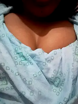 Snapshot of kaviyaponnu0987 chatting on 12-19-25, 09:33 kaviyaponnu0987 online show from 12-19-25, 09:33