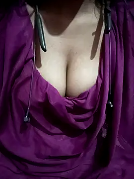 Snapshot of kaviyaponnu0987 chatting on 02-01-26, 02:04 kaviyaponnu0987 online show from 02-01-26, 02:04