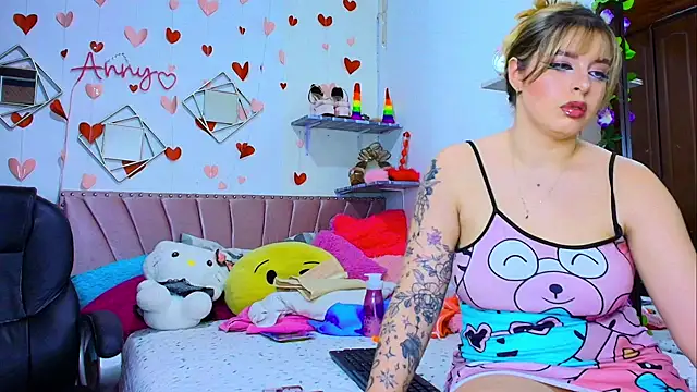 Anny Hurtado online show from 11-22-25, 06:01