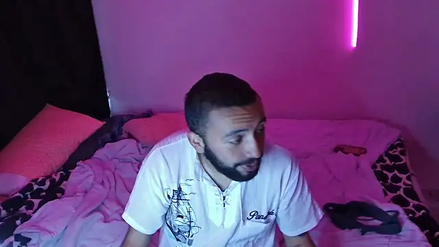 Snapshot of annaandgray chatting on 09-17-25, 02:52 annaandgray online show from 09-17-25, 02:52