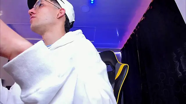 alexgiraldo   online show from 11-21-25, 12:15