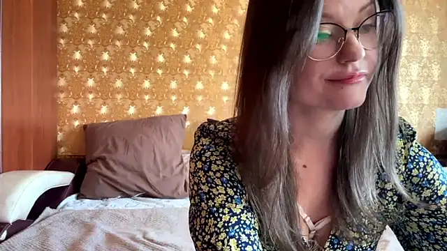 mia shine bright wow online show from 11-09-25, 06:01