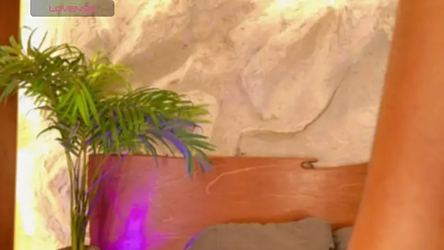 Snapshot of alisonn_moon chatting on 05-07-26, 10:15 alisonn moon online show from 05-07-26, 10:15