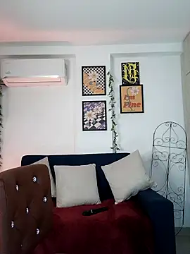 Snapshot of mishelkrave_ chatting on 10-09-25, 01:25 mishelkrave online show from 10-09-25, 01:25