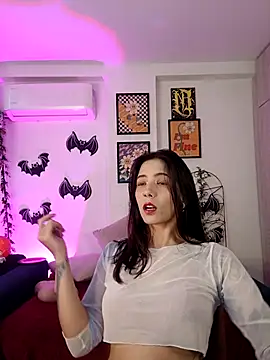 Snapshot of mishelkrave_ chatting on 10-28-25, 10:23 mishelkrave online show from 10-28-25, 10:23