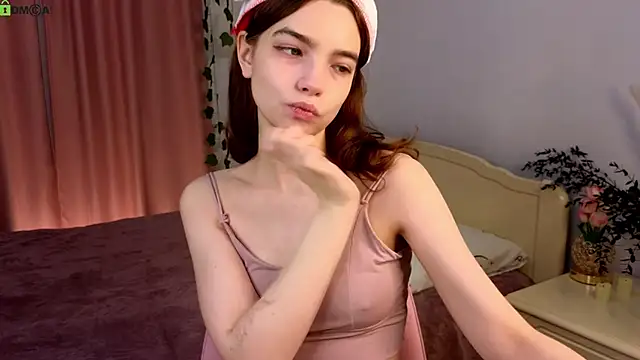 Snapshot of Evi_Brook chatting on 12-23-25, 06:33 Evi Brook online show from 12-23-25, 06:33