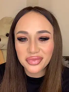 Snapshot of hannacandii chatting on 11-11-25, 05:46 hannacandii online show from 11-11-25, 05:46