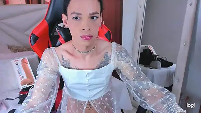 Snapshot of sara_slut21 chatting on 12-10-24, 05:33 sara slut21 online show from 12-10-24, 05:33