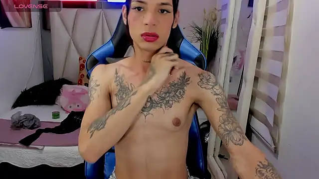 Snapshot of sara_slut21 chatting on 02-05-25, 10:44 sara slut21 online show from 02-05-25, 10:44