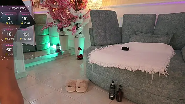 LoonaNyx online show from 12-15-25, 11:36