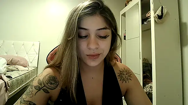 Snapshot of Becca_B chatting on 01-10-26, 10:36 Becca B online show from 01-10-26, 10:36