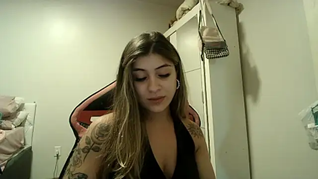 Snapshot of Becca_B chatting on 01-16-26, 12:47 Becca B online show from 01-16-26, 12:47