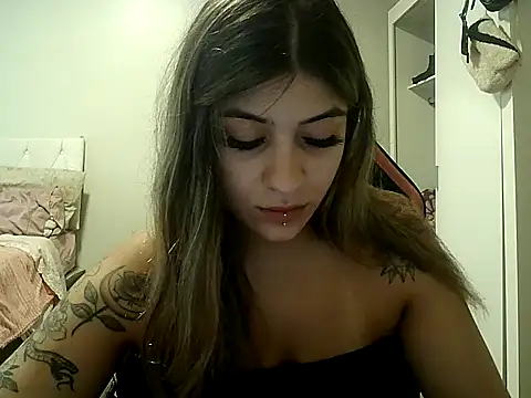 Snapshot of Becca_B chatting on 02-06-26, 09:40 Becca B online show from 02-06-26, 09:40