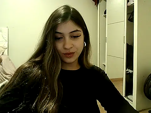 Becca B online show from 06-18-26, 01:17