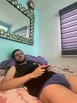 Snapshot of Alexitho25 chatting on 05-31-26, 09:05 Alexitho25 online show from 05-31-26, 09:05