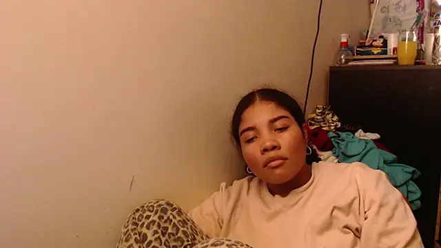 Snapshot of madelene chatting on 05-04-26, 02:07 madelene online show from 05-04-26, 02:07