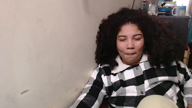 Snapshot of madelene chatting on 06-10-26, 03:50 madelene online show from 06-10-26, 03:50