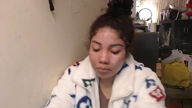 Snapshot of madelene chatting on 06-11-26, 03:26 madelene online show from 06-11-26, 03:26