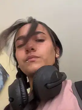 Snapshot of MiaRousexxx_ chatting on 11-21-25, 03:44 MiaRousexxx online show from 11-21-25, 03:44