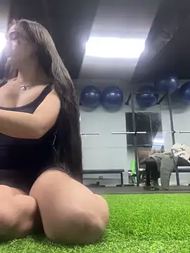 Snapshot of MiaRousexxx_ chatting on 12-20-25, 12:40 MiaRousexxx online show from 12-20-25, 12:40