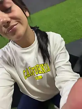 Snapshot of MiaRousexxx_ chatting on 03-10-26, 04:06 MiaRousexxx online show from 03-10-26, 04:06