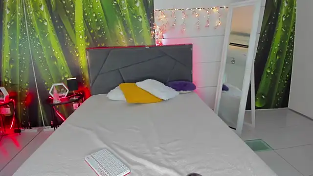 HollyTailors online show from 09-11-25, 05:29