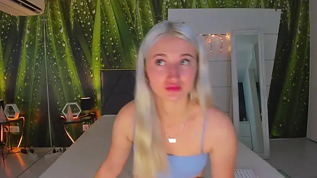 HollyTailors online show from 09-24-25, 05:33