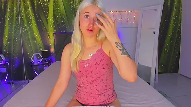 HollyTailors online show from 09-26-25, 05:22