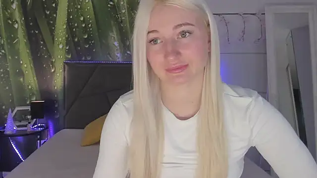 HollyTailors online show from 03-19-26, 06:28