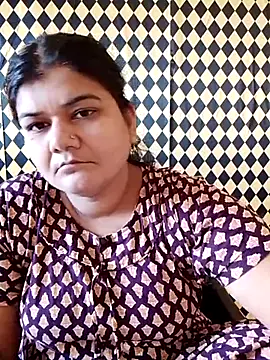 Snapshot of Meenu_tiwari chatting on 09-18-25, 11:23 Meenu tiwari online show from 09-18-25, 11:23