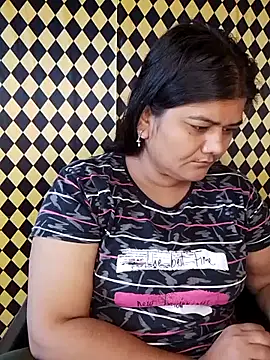 Snapshot of Meenu_tiwari chatting on 09-22-25, 09:11 Meenu tiwari online show from 09-22-25, 09:11