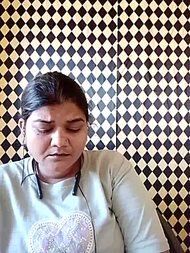 Snapshot of Meenu_tiwari chatting on 09-24-25, 10:51 Meenu tiwari online show from 09-24-25, 10:51