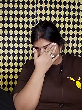 Snapshot of Meenu_tiwari chatting on 09-26-25, 06:34 Meenu tiwari online show from 09-26-25, 06:34