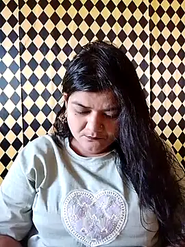 Snapshot of Meenu_tiwari chatting on 10-01-25, 10:10 Meenu tiwari online show from 10-01-25, 10:10